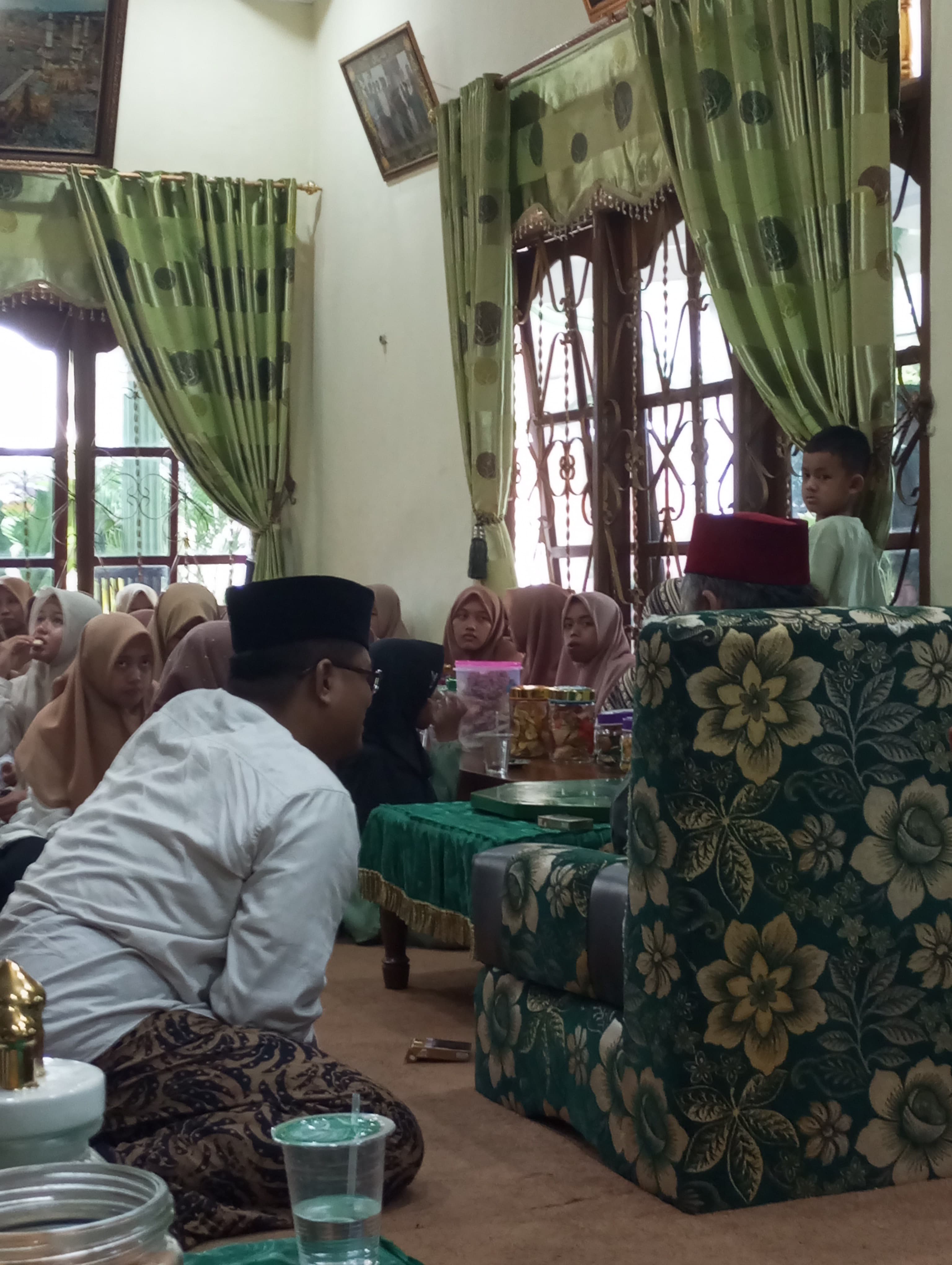 Kegiatan Soan Kyai oleh Santri Putri